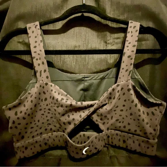 Size L Zyia Gray Jaguar Twist Bra - Picture 3 of 5